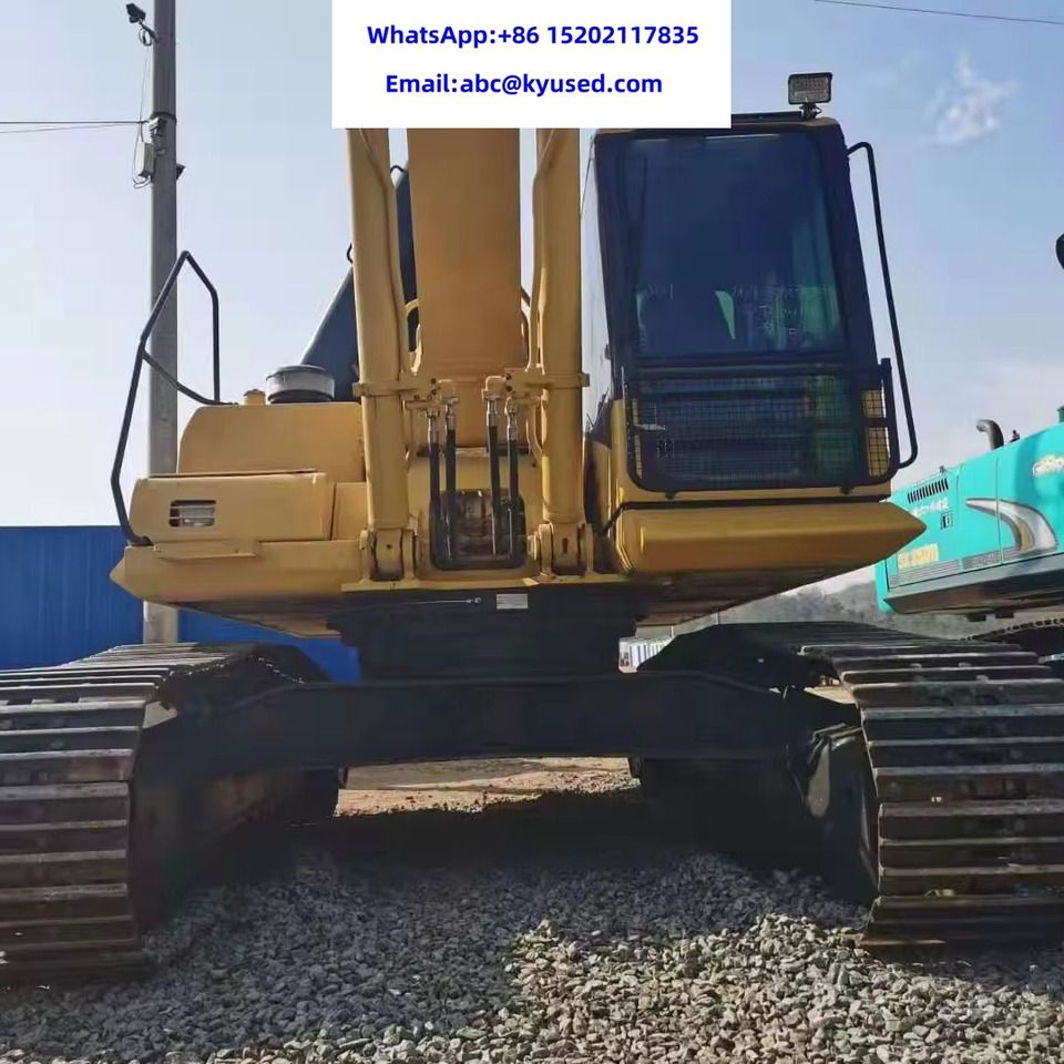 2022 Komatsu PC200 crawler excavator, front view 2022 Komatsu PC200 crawler excavator, front view