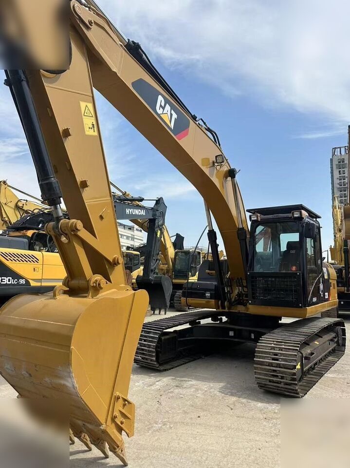 2009 Caterpillar 323DL crawler excavator, front three-quarter view