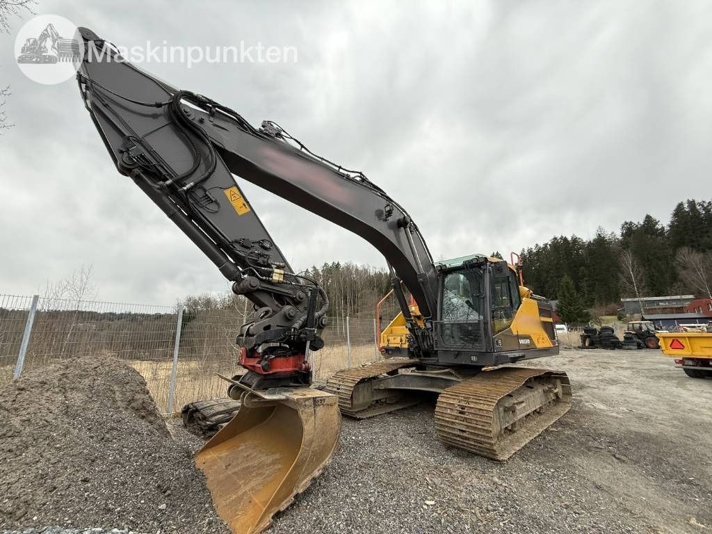 2016 Volvo EC250EL crawler excavator, side profile view 2016 Volvo EC250EL crawler excavator, side profile view