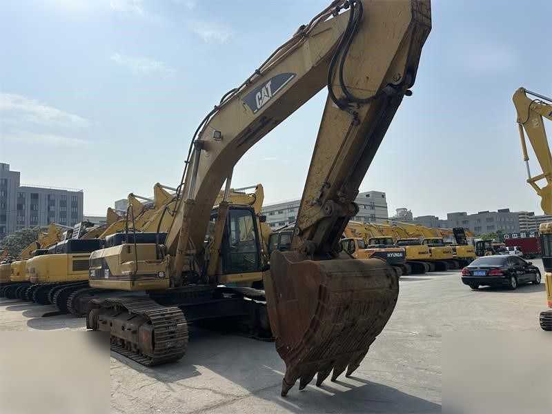 2012 Caterpillar 330BL crawler excavator, front three-quarter view 2012 Caterpillar 330BL crawler excavator, front three-quarter view