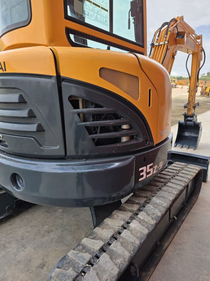 2018 Hyundai R35Z-9 mini excavator rear quarter view 2018 Hyundai R35Z-9 mini excavator rear quarter view