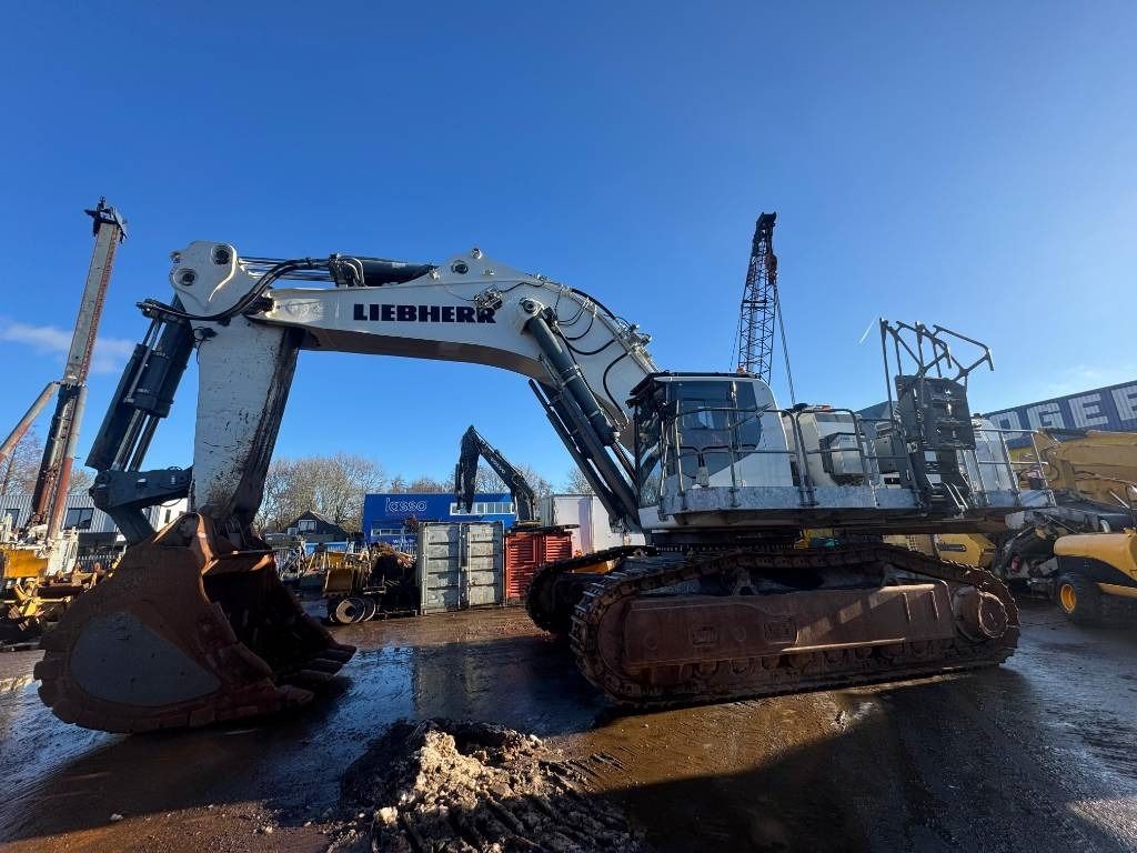 2019 Liebherr R 9150 B crawler excavator, side profile view 2019 Liebherr R 9150 B crawler excavator, side profile view
