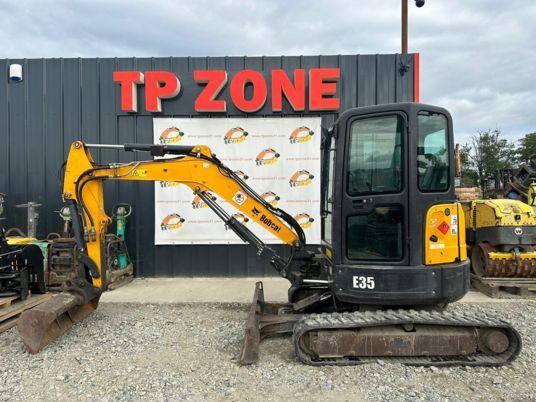 2016 Bobcat E35 mini excavator side view 2016 Bobcat E35 mini excavator side view