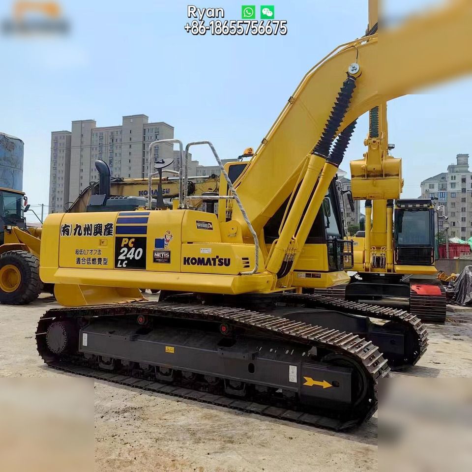 2022 Komatsu PC240LC-8 crawler excavator, side view 2022 Komatsu PC240LC-8 crawler excavator, side view