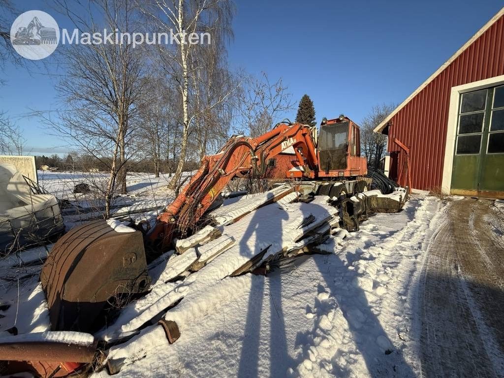 Atlas 1304 wheel excavator, side view