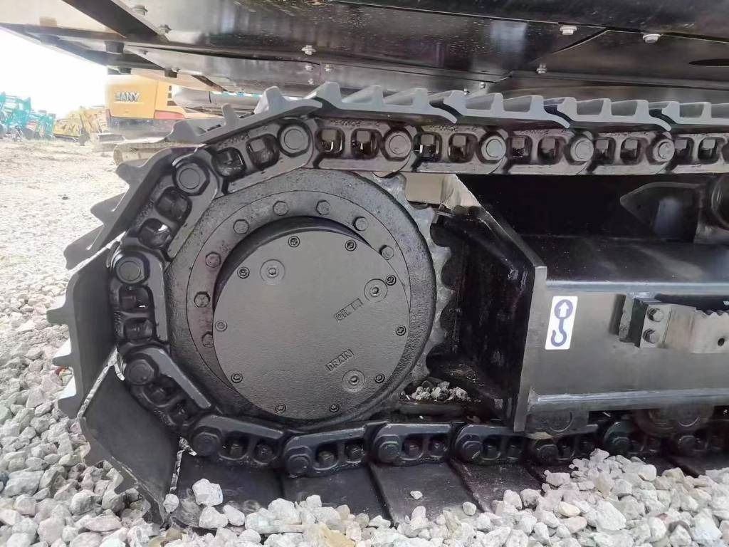 2021 Volvo EC140DL mini excavator track drive detail 2021 Volvo EC140DL mini excavator track drive detail