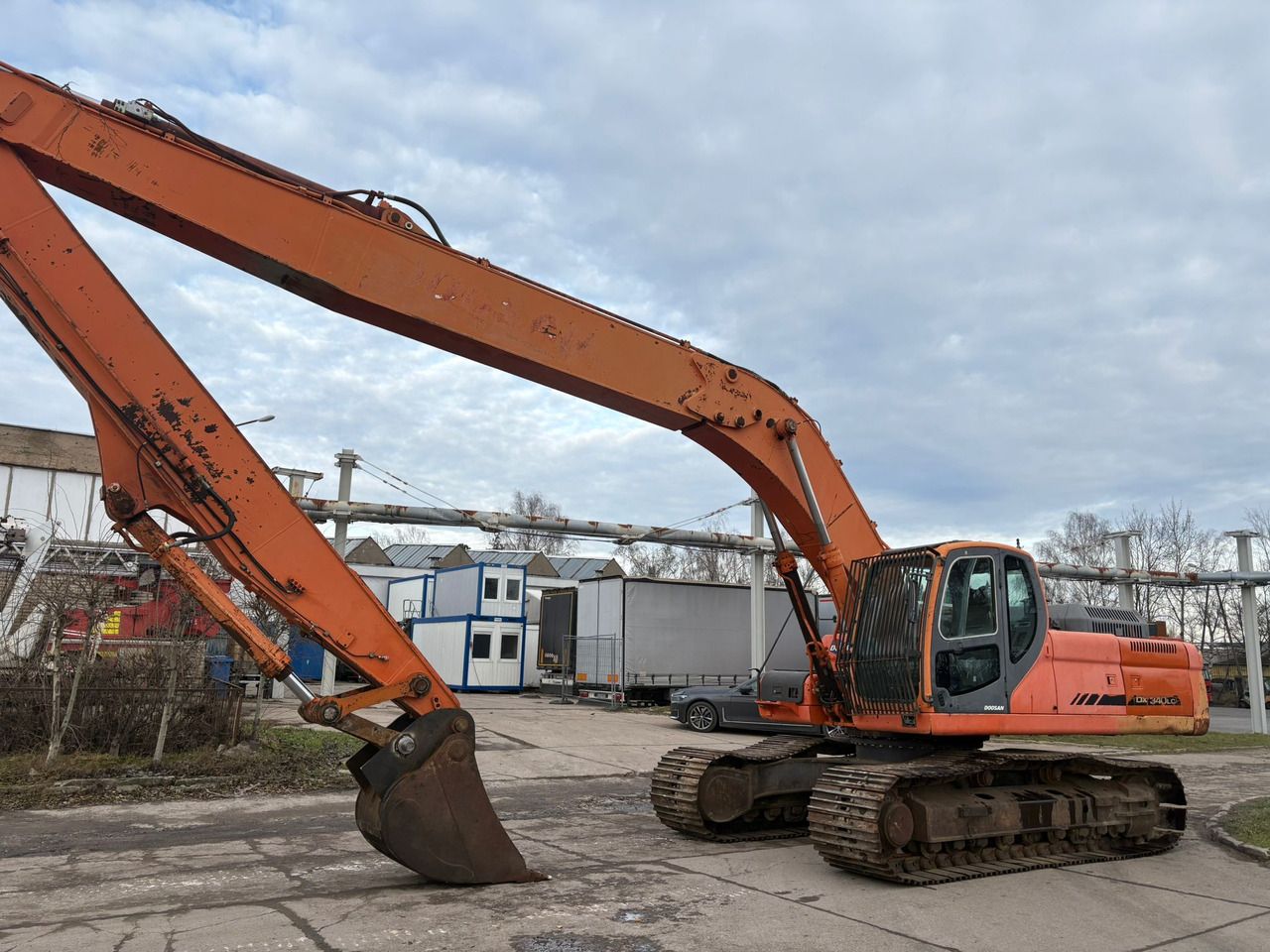 2006 Doosan DX340LC crawler excavator, side view 2006 Doosan DX340LC crawler excavator, side view