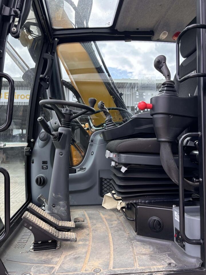 2023 Hydrema MX17G wheel excavator cab interior view