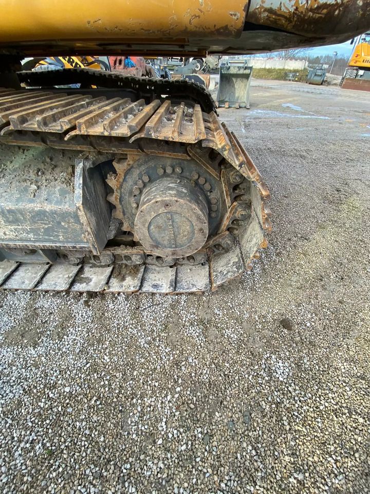 2018 Liebherr R926 crawler excavator track drive detail 2018 Liebherr R926 crawler excavator track drive detail