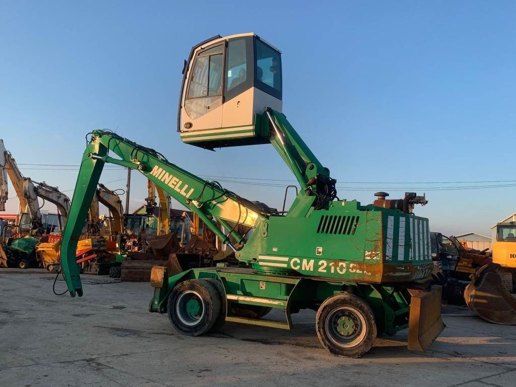 2007 Minelli CM210 wheel excavator side view 2007 Minelli CM210 wheel excavator side view