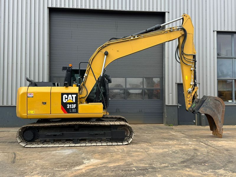 2019 Caterpillar 313F LGC crawler excavator side view 2019 Caterpillar 313F LGC crawler excavator side view