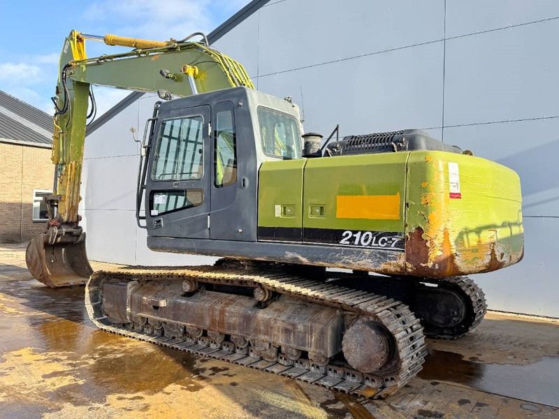 2007 Hyundai R210LC-7 crawler excavator, rear three-quarter view 2007 Hyundai R210LC-7 crawler excavator, rear three-quarter view