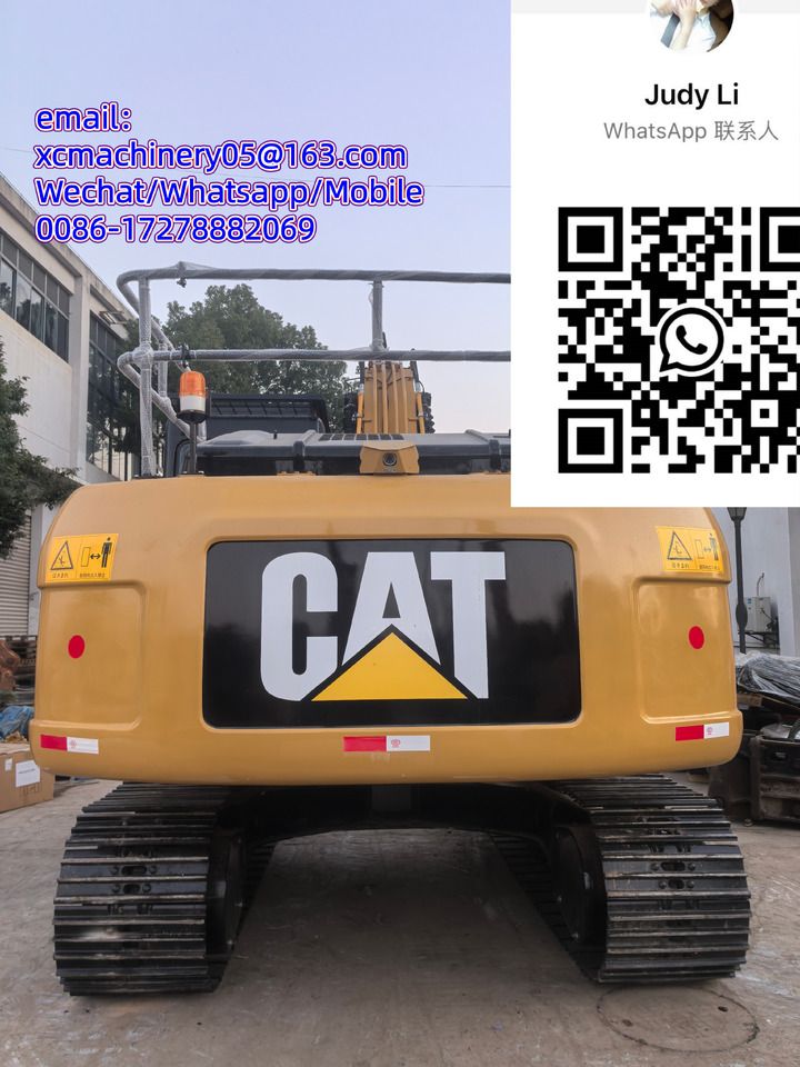 Escavadora de rastos Caterpillar 320D2 de 2023, vista traseira Escavadora de rastos Caterpillar 320D2 de 2023, vista traseira