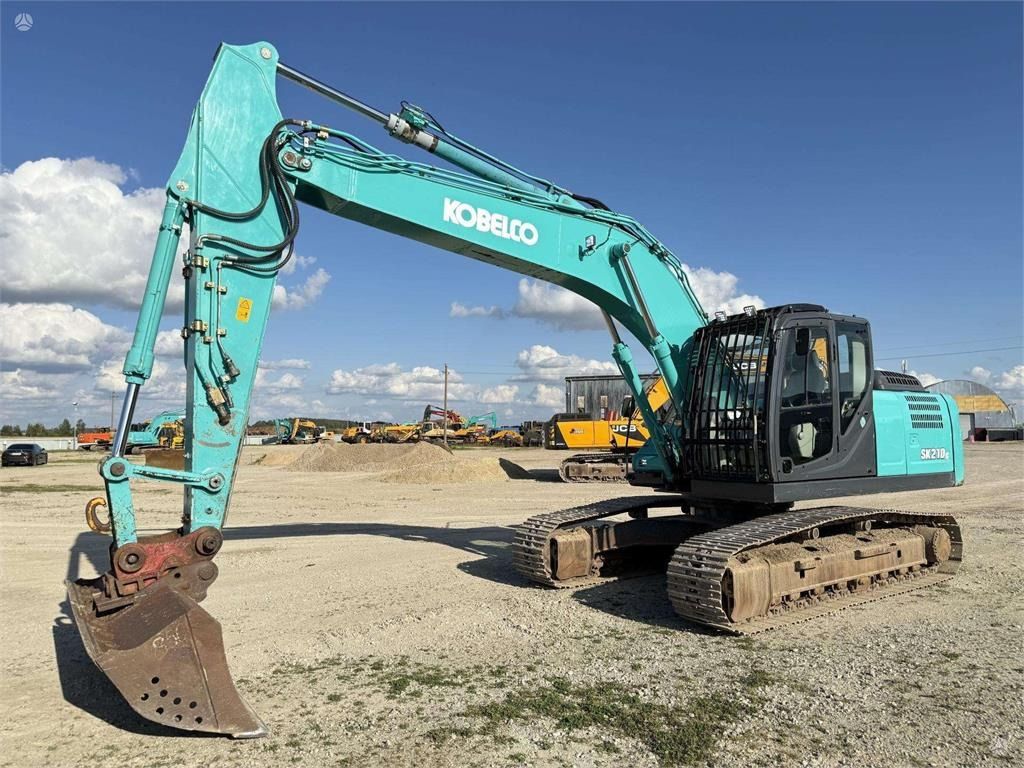 2015 Kobelco SK210LC-10 crawler excavator side view 2015 Kobelco SK210LC-10 crawler excavator side view