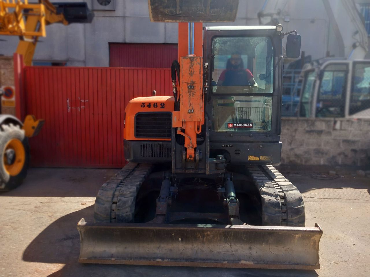 2017 Doosan DX85R-3 mini excavator, front view 2017 Doosan DX85R-3 mini excavator, front view