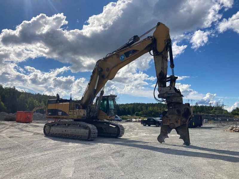 2007 Caterpillar 365C UHD crawler excavator, side view 2007 Caterpillar 365C UHD crawler excavator, side view