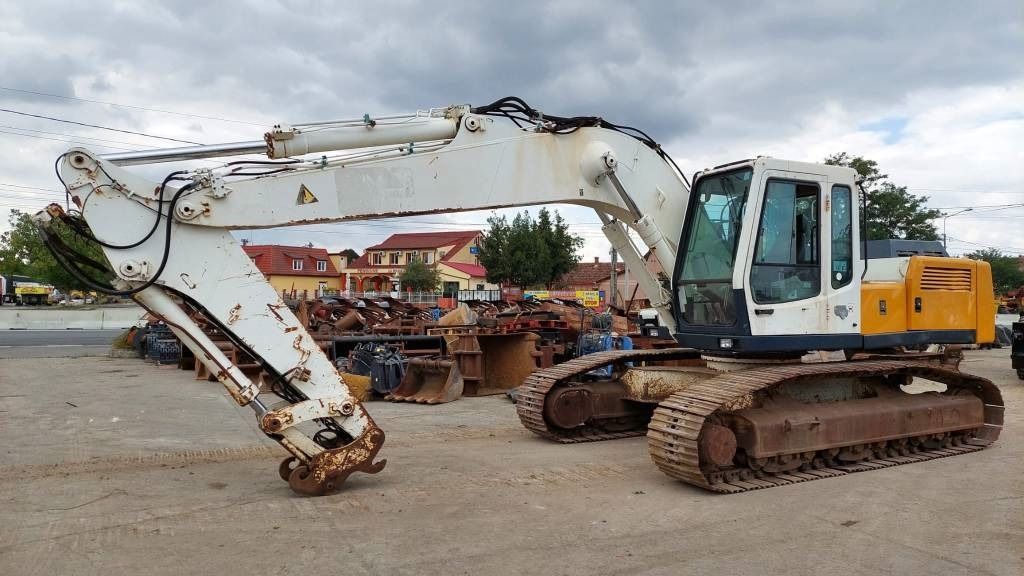 2005 Liebherr 924 crawler excavator, side view 2005 Liebherr 924 crawler excavator, side view