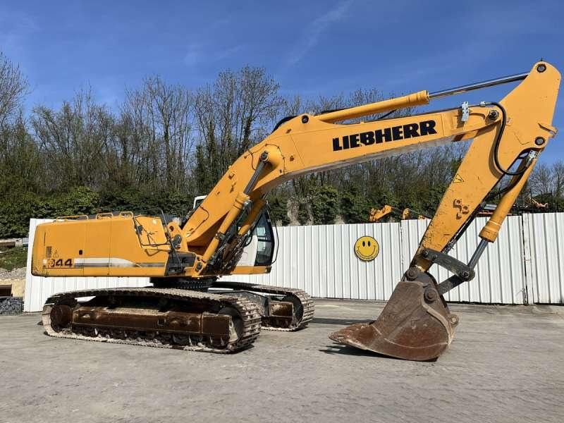 2011 Liebherr R944C crawler excavator, side view