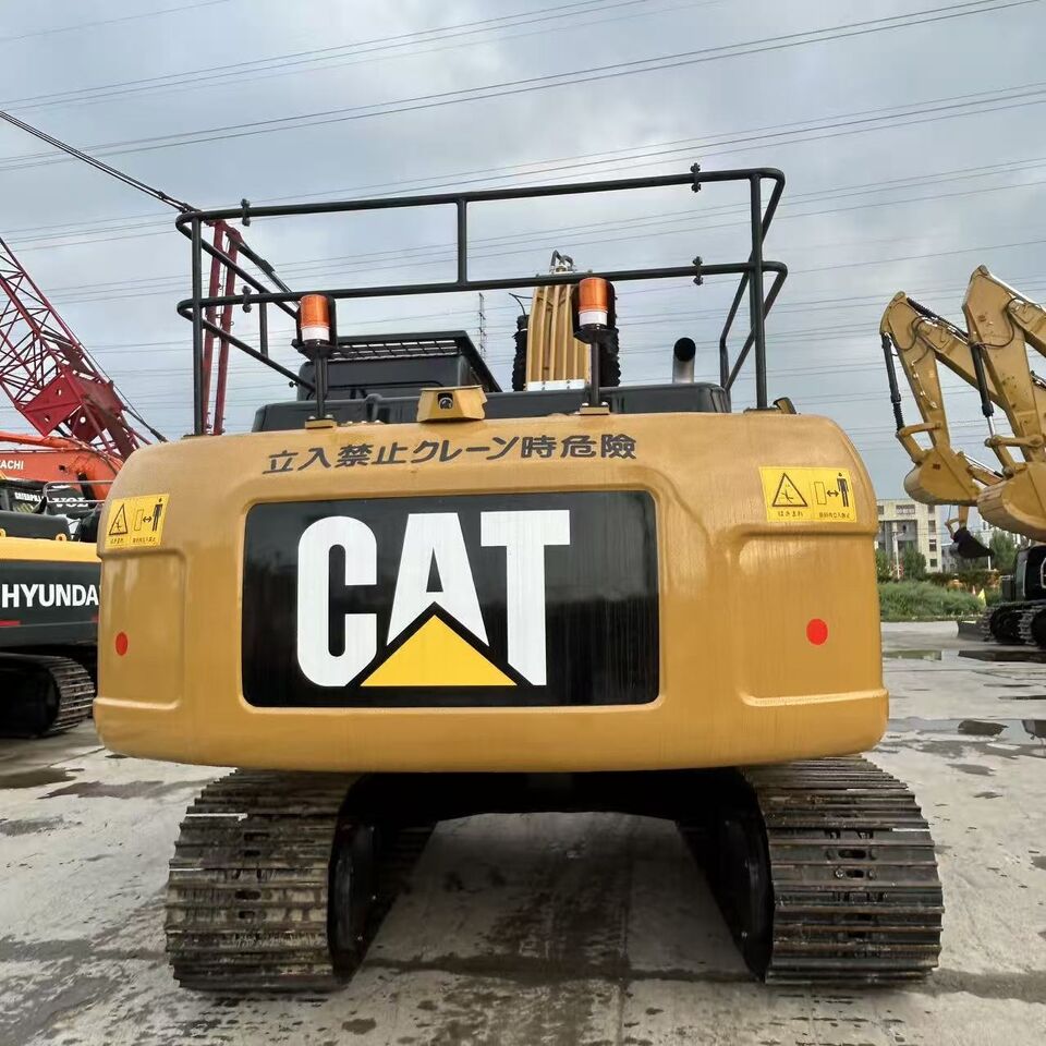 2018 Caterpillar 320D2 Raupenbagger, Heckansicht 2018 Caterpillar 320D2 Raupenbagger, Heckansicht