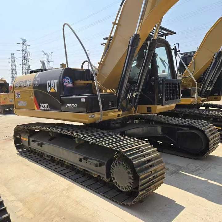 2023 Caterpillar 323D crawler excavator, side view 2023 Caterpillar 323D crawler excavator, side view