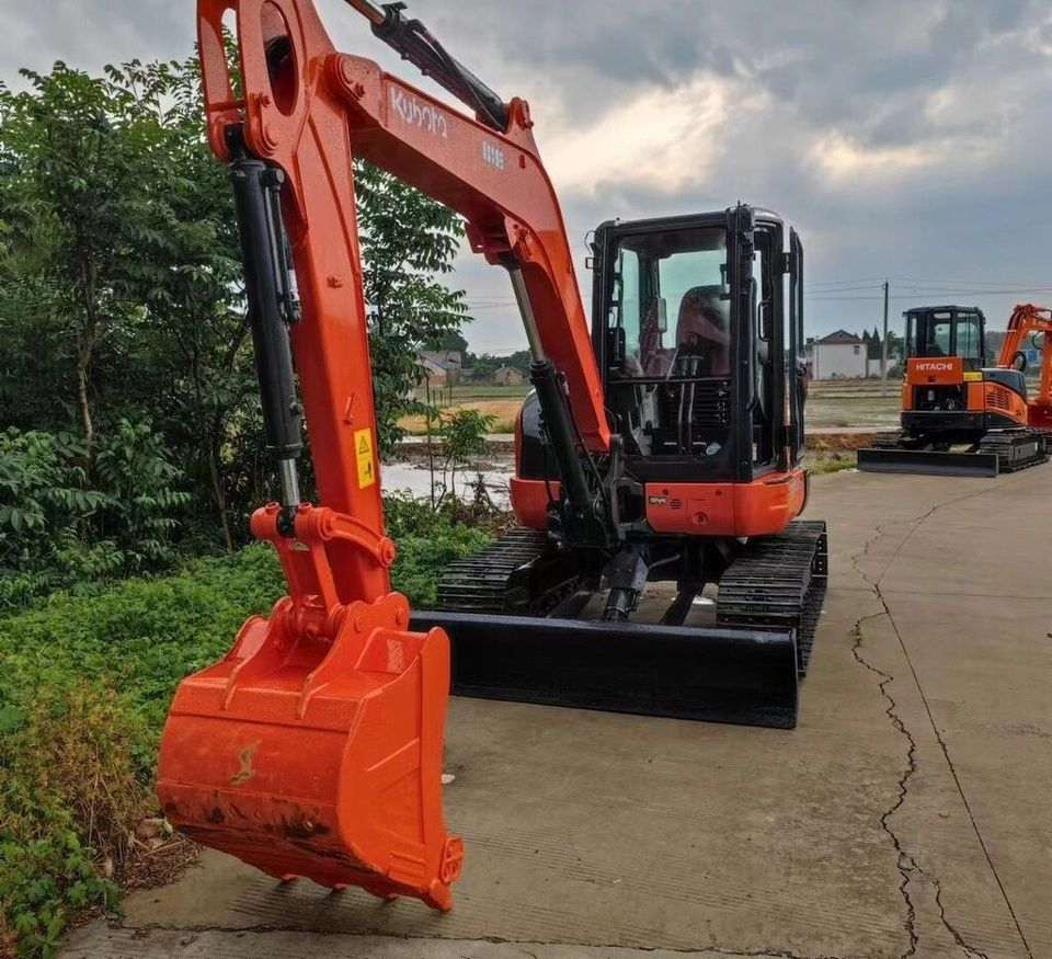 Kubota KX163-5 mini excavator, front three-quarter view Kubota KX163-5 mini excavator, front three-quarter view