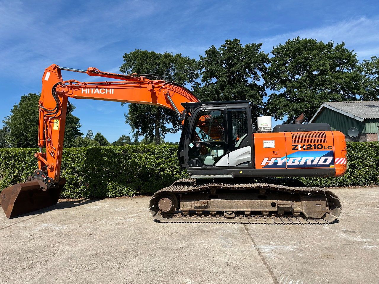 2014 Hitachi ZH210LC-5B crawler excavator side view