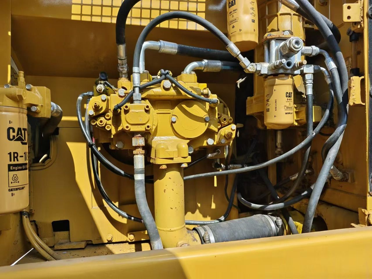 2019 Caterpillar 330D crawler excavator engine compartment detail 2019 Caterpillar 330D crawler excavator engine compartment detail