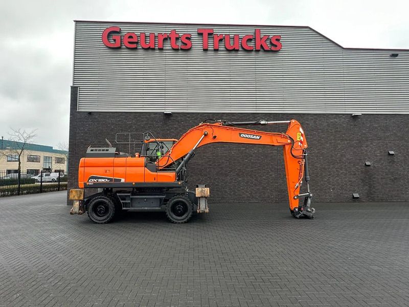 2021 Doosan DX190W-5 wheel excavator side view 2021 Doosan DX190W-5 wheel excavator side view