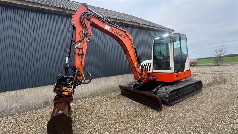 2007 Terex TC75 crawler excavator, side view 2007 Terex TC75 crawler excavator, side view