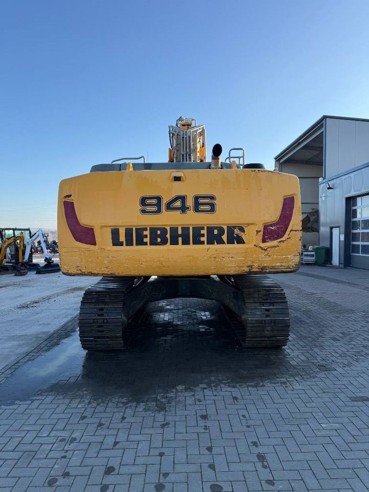 2016 Liebherr R946 crawler excavator, rear view 2016 Liebherr R946 crawler excavator, rear view