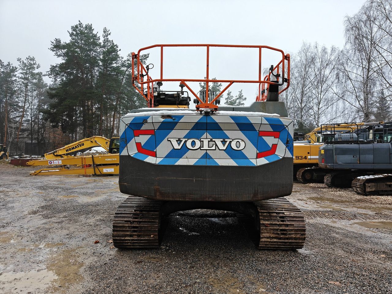 2018 Volvo EC250EL crawler excavator rear view 2018 Volvo EC250EL crawler excavator rear view