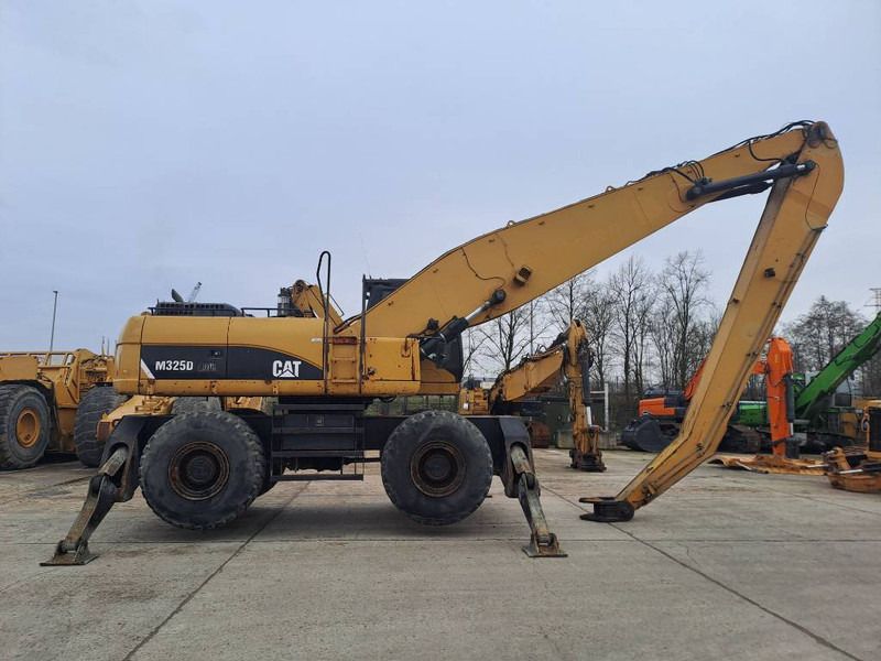 2009 Caterpillar M325D LMH material handler, side view 2009 Caterpillar M325D LMH material handler, side view