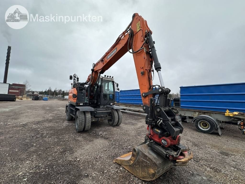 2019 Doosan DX165W-5 wheel excavator, front three-quarter view 2019 Doosan DX165W-5 wheel excavator, front three-quarter view
