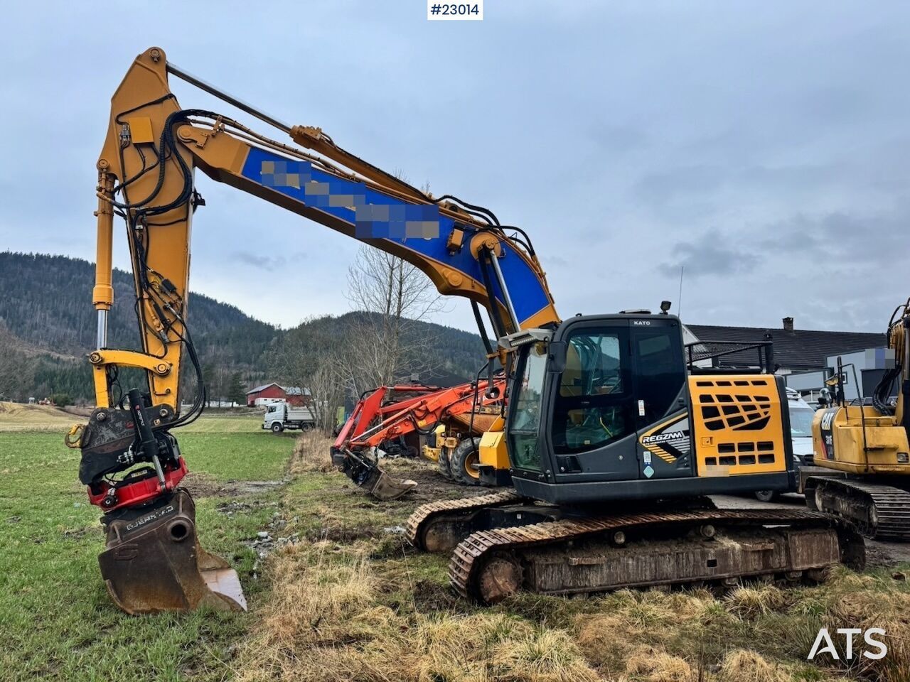 2019 Kato HD823 crawler excavator, side profile view 2019 Kato HD823 crawler excavator, side profile view