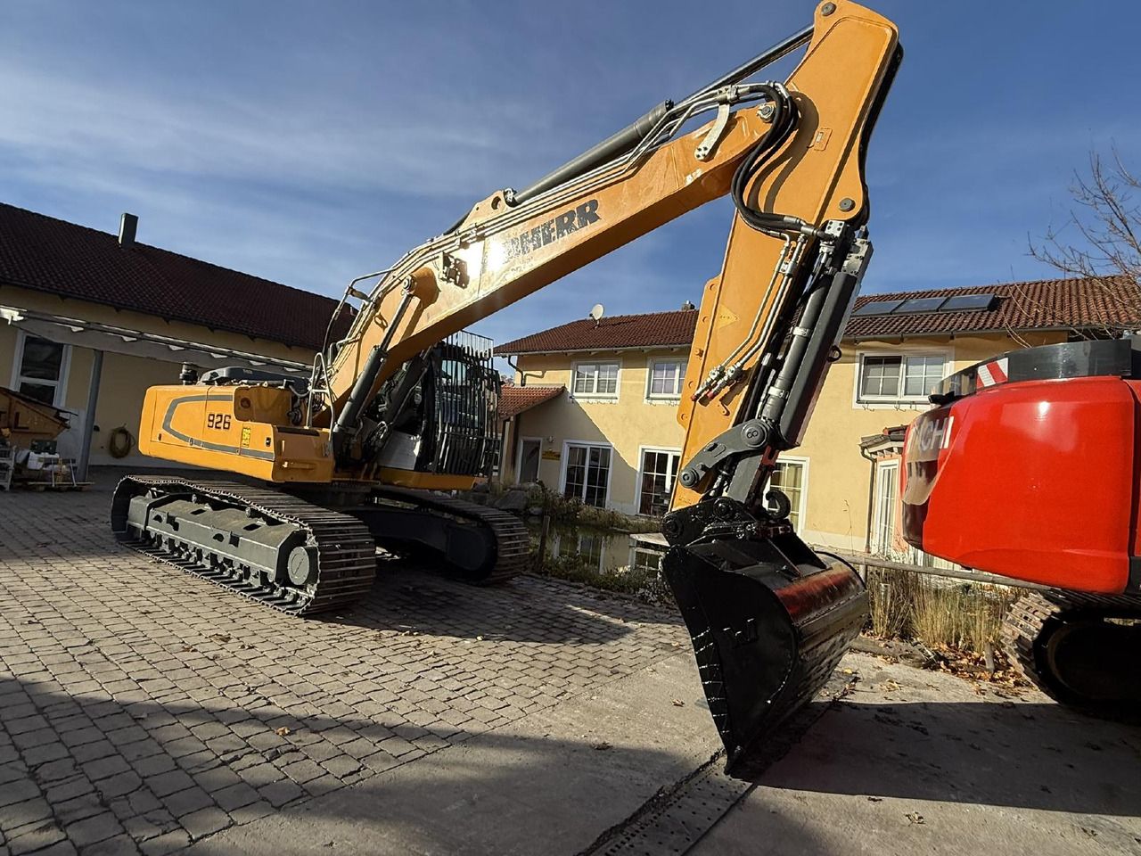 2017 Liebherr R926 LC crawler excavator, side view