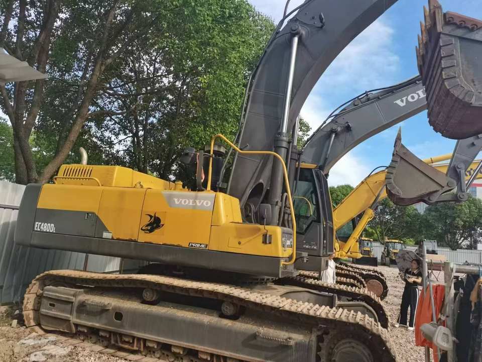 Volvo EC480DL crawler excavator side view Volvo EC480DL crawler excavator side view
