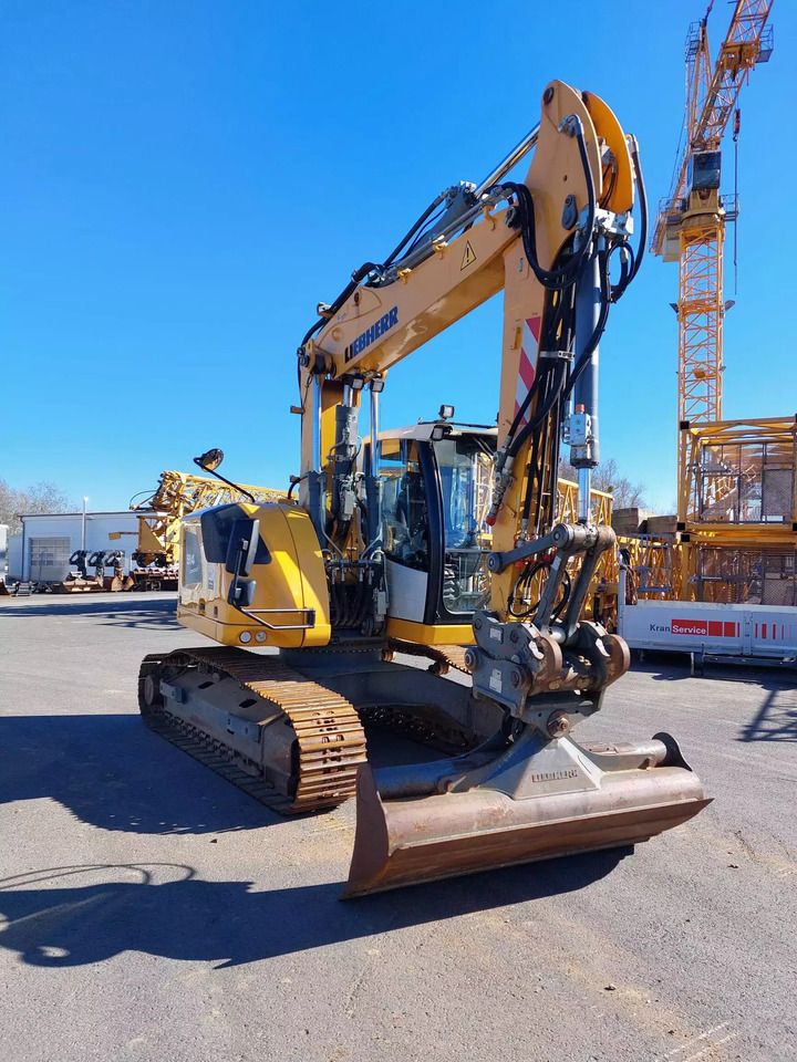 2015 Liebherr R914Compact crawler excavator, front three-quarter view