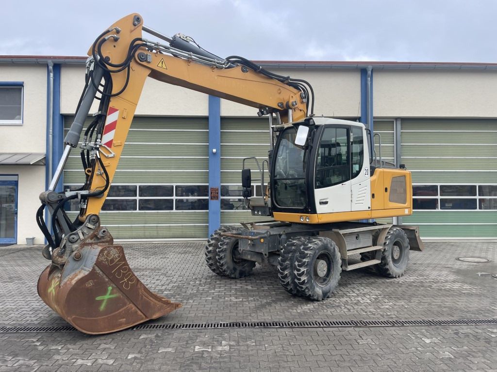 2015 Liebherr A918 wheel excavator, side profile view 2015 Liebherr A918 wheel excavator, side profile view