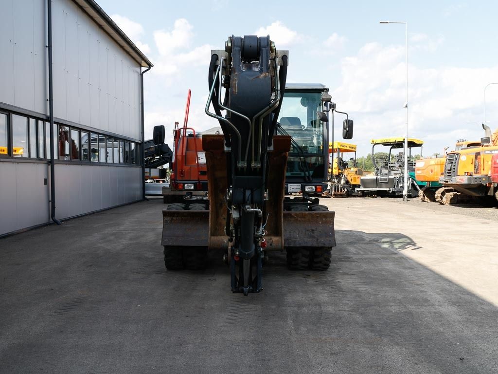 2013 Atlas 150W wheel excavator, front view 2013 Atlas 150W wheel excavator, front view