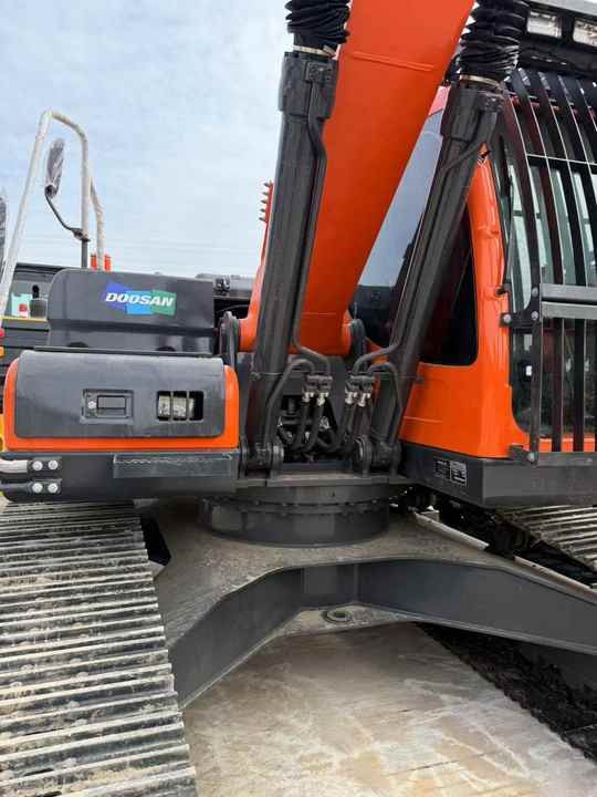 2020 Doosan DX225LC-9C crawler excavator upper structure view