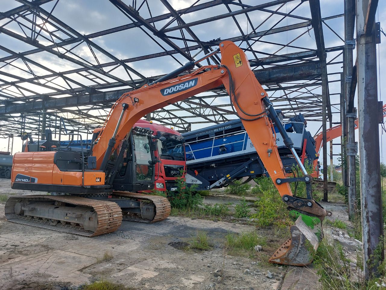 2021 Doosan DX140LC-5 crawler excavator, side profile view 2021 Doosan DX140LC-5 crawler excavator, side profile view