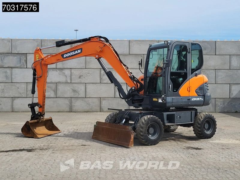 2019 Doosan DX57W-5 wheel excavator, side view