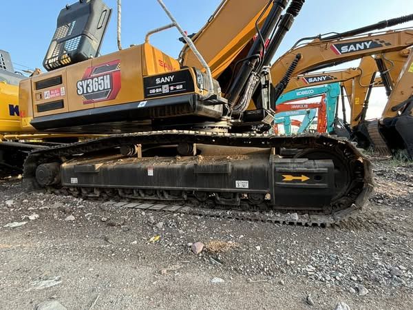2022 Sany SY365H crawler excavator side view 2022 Sany SY365H crawler excavator side view
