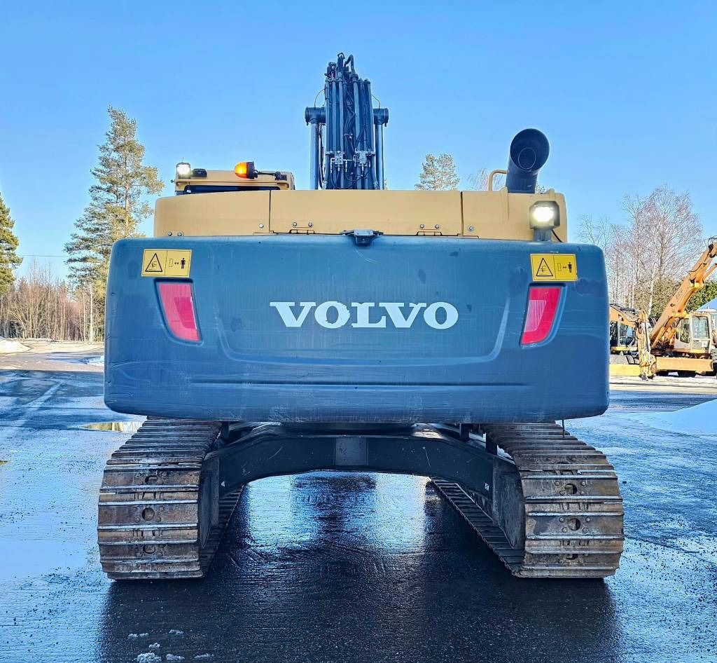 2013 Volvo EC250DL crawler excavator rear view