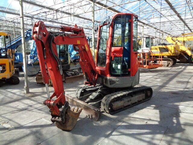 2016 Yanmar VIO25-4 mini excavator, front three-quarter view 2016 Yanmar VIO25-4 mini excavator, front three-quarter view