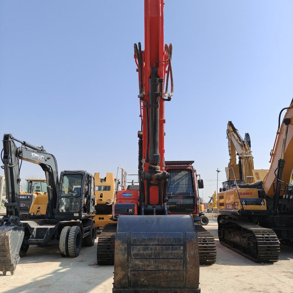 Escavatore Cingolato Doosan DX300LC-9C Escavatore Cingolato Doosan DX300LC-9C