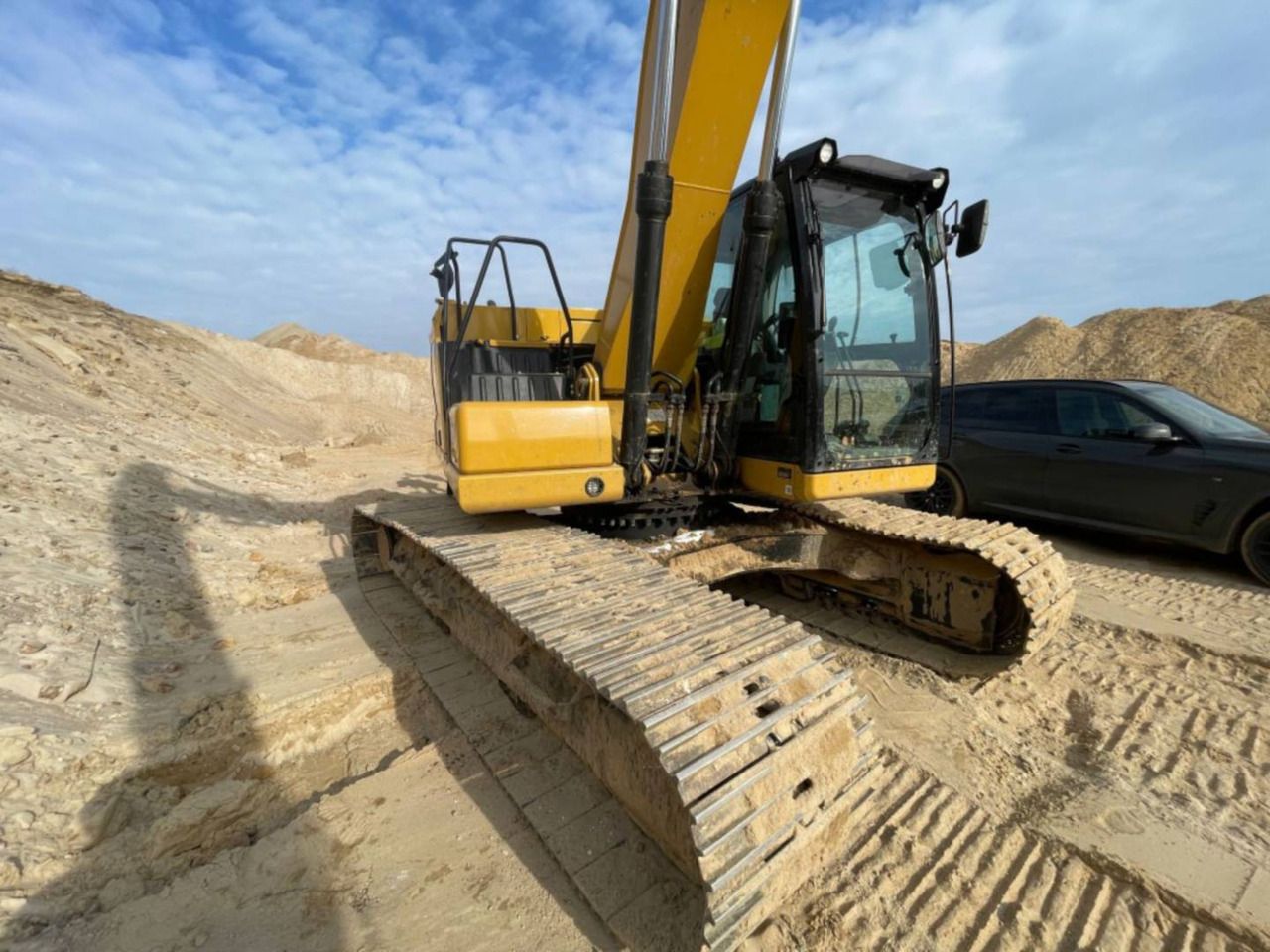 2022 Caterpillar 320 crawler excavator, side view 2022 Caterpillar 320 crawler excavator, side view