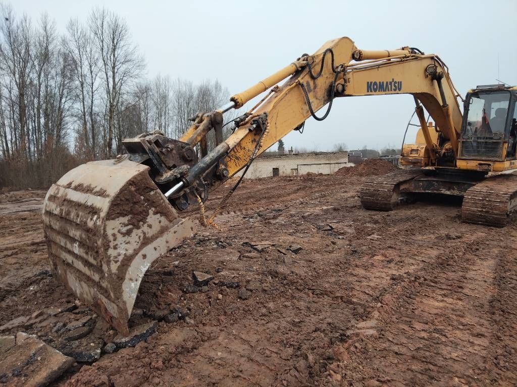 2005 Komatsu PC210 crawler excavator, front three-quarter view