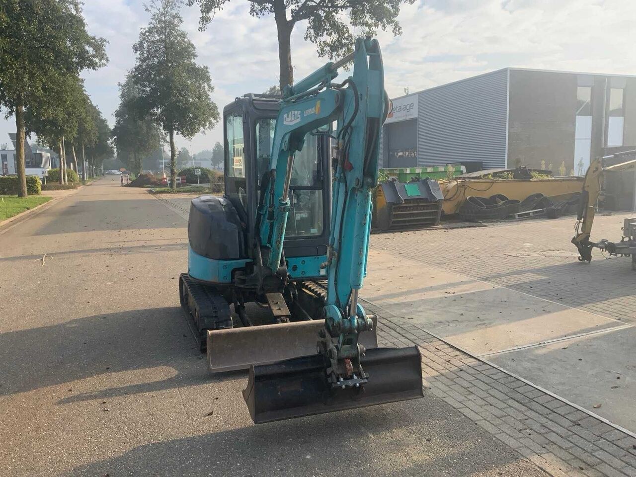 2007 Airman AX30U-4 mini excavator, front three-quarter view 2007 Airman AX30U-4 mini excavator, front three-quarter view