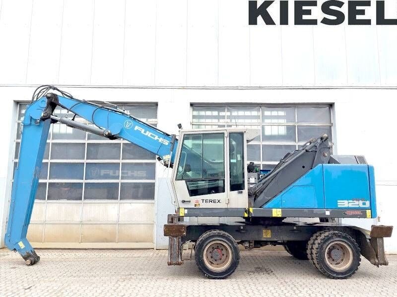 2016 Fuchs MHL320F material handler, side view 2016 Fuchs MHL320F material handler, side view
